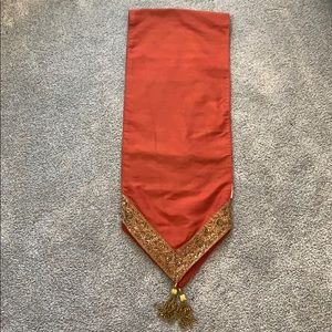 Holiday table runner